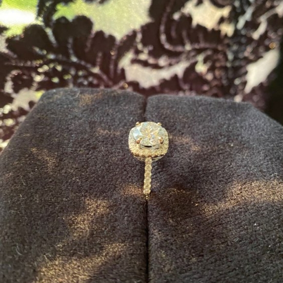 Engagement ring - Picture 3 of 9